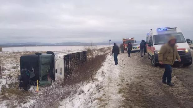 Негода в Україні збирає жертви: На Прикарпатті перекинувся автобус. Багато постраждалих. Не всі вижили Негода в Україні збирає жертви: На Прикарпатті перекинувся автобус. Багато постраждалих. Не всі вижили