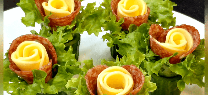 Ставлю сирні троянди в огіркові “вазочки” – і стіл перетворюється на квітник: готую за 10 хвилин, 0 мороки Ставлю сирні троянди в огіркові “вазочки” – і стіл перетворюється на квітник: готую за 10 хвилин, 0 мороки