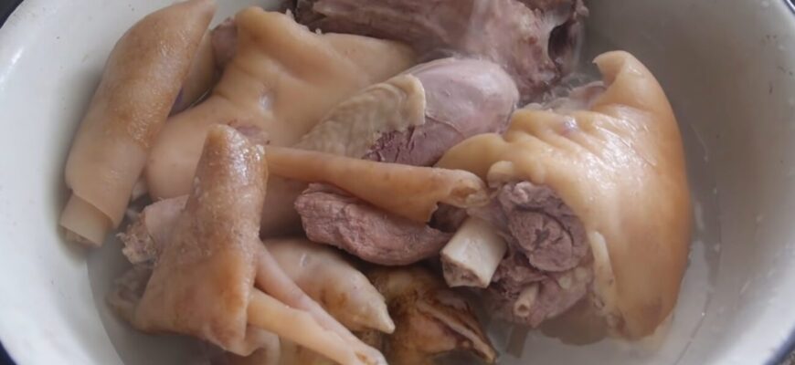 Не псується 7 днів і не “тече”: рецепт холодцю з 2 видів м’яса, який готують на Поділлі Не псується 7 днів і не “тече”: рецепт холодцю з 2 видів м’яса, який готують на Поділлі