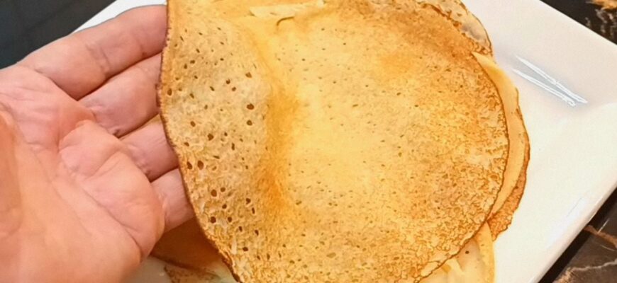 Заварні млинці за рецептом моєї 70-річної бабусі: ажурні, еластичні, ідеальні до солодких і солоних начинок Заварні млинці за рецептом моєї 70-річної бабусі: ажурні, еластичні, ідеальні до солодких і солоних начинок