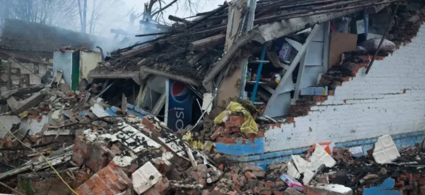 Росіяни скинули бомбу на магазин у Сумській області: є загиблі та поранені Росіяни скинули бомбу на магазин у Сумській області: є загиблі та поранені