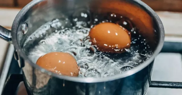 Розставлено крапки над “і”: У яку воду треба класти яйця для варіння — холодну чи гарячу Розставлено крапки над “і”: У яку воду треба класти яйця для варіння — холодну чи гарячу