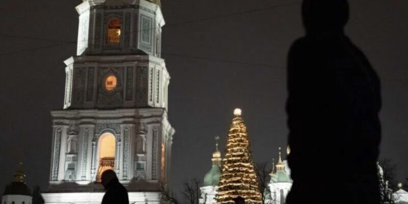 Графіки відключень світла на 21 грудня: енергетuки обіцяють до 13,5 годин в темряві Графіки відключень світла на 21 грудня: енергетuки обіцяють до 13,5 годин в темряві