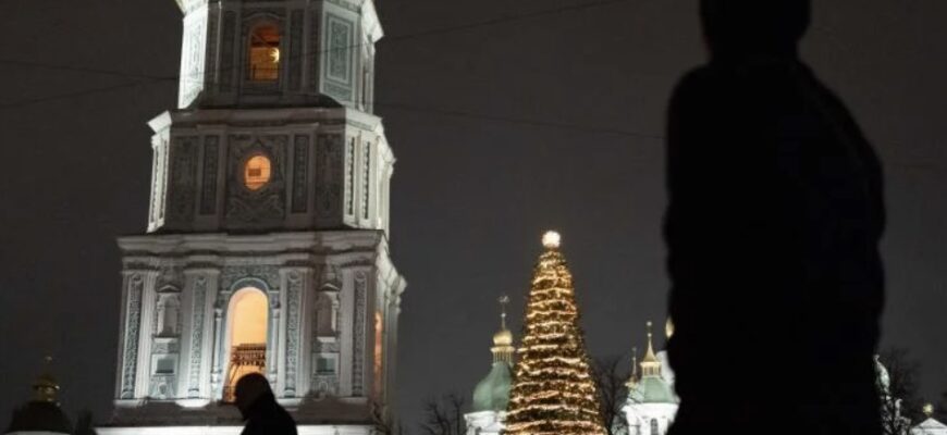 Графіки відключень світла на 21 грудня: енергетики обіцяють до 13,5 годин в темряві Графіки відключень світла на 21 грудня: енергетики обіцяють до 13,5 годин в темряві