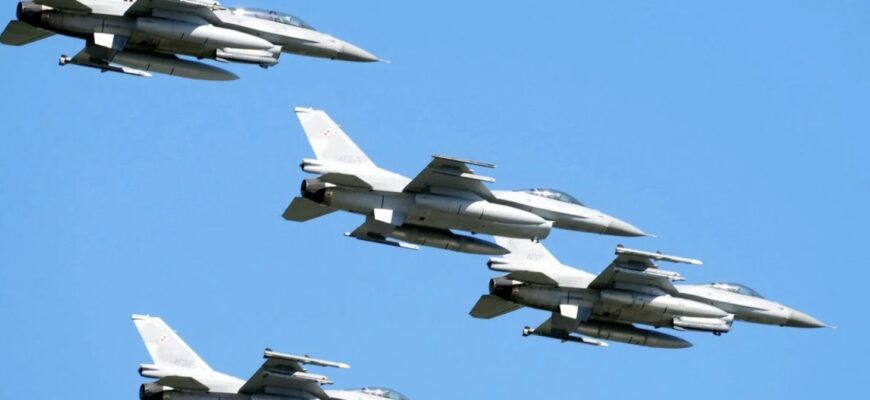 Польські винищувачі перехопили російський літак-розвідник Польські винищувачі перехопили російський літак-розвідник