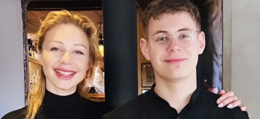 17-річний син Тіни Кароль під час її концерту з’явився на сцені і зворушив вчинком 17-річний син Тіни Кароль під час її концерту з’явився на сцені і зворушив вчинком