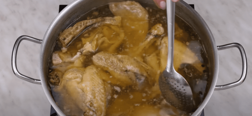 Ми їх для користі, а вони лише шкодять: 3 інгредієнти, які не варто класти в холодець Ми їх для користі, а вони лише шкодять: 3 інгредієнти, які не варто класти в холодець