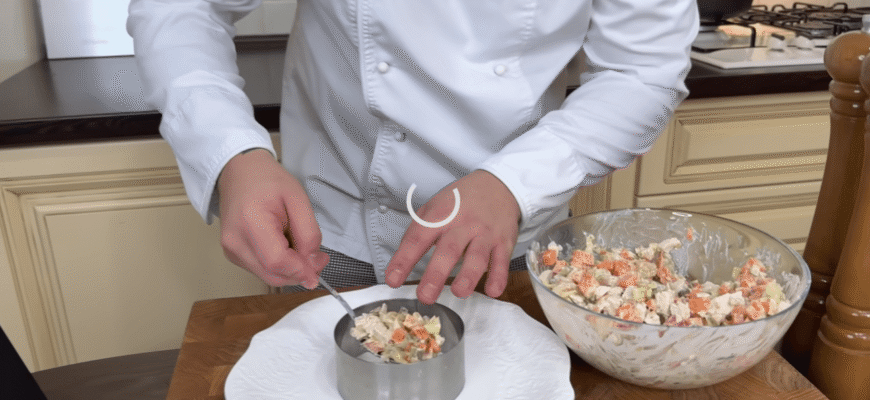 Навіщо класти тонну Майонезу в Олів’є, коли є ЦЕЙ смачний салат з куркою та новою заправкою Навіщо класти тонну Майонезу в Олів’є, коли є ЦЕЙ смачний салат з куркою та новою заправкою