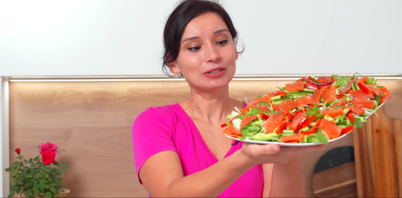 Рецепт шикарного новорічного салату, місце якого в самому центрі столу