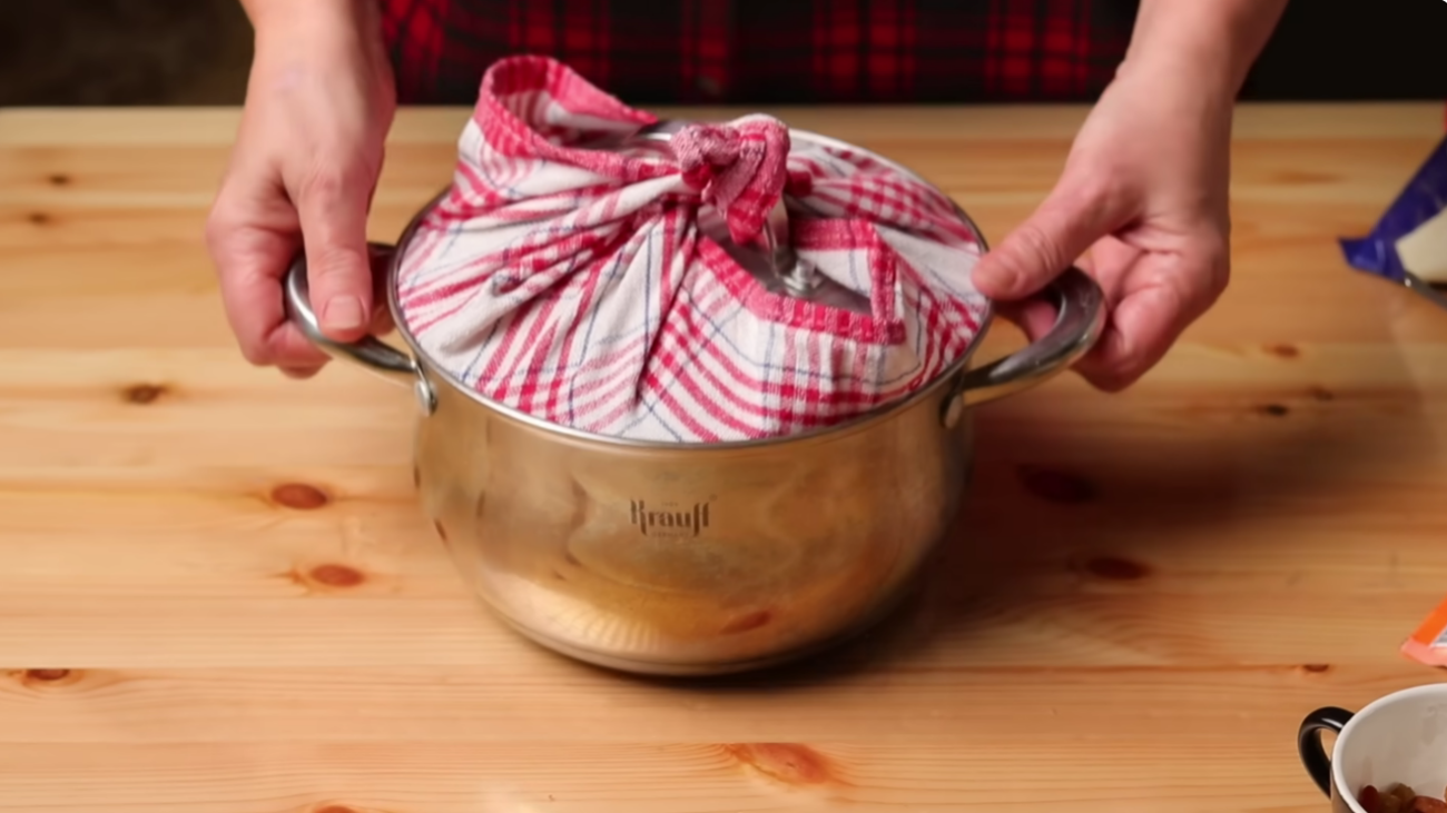 Рецепт кексу, який можна легко приготувати без міксера, світла та духовки