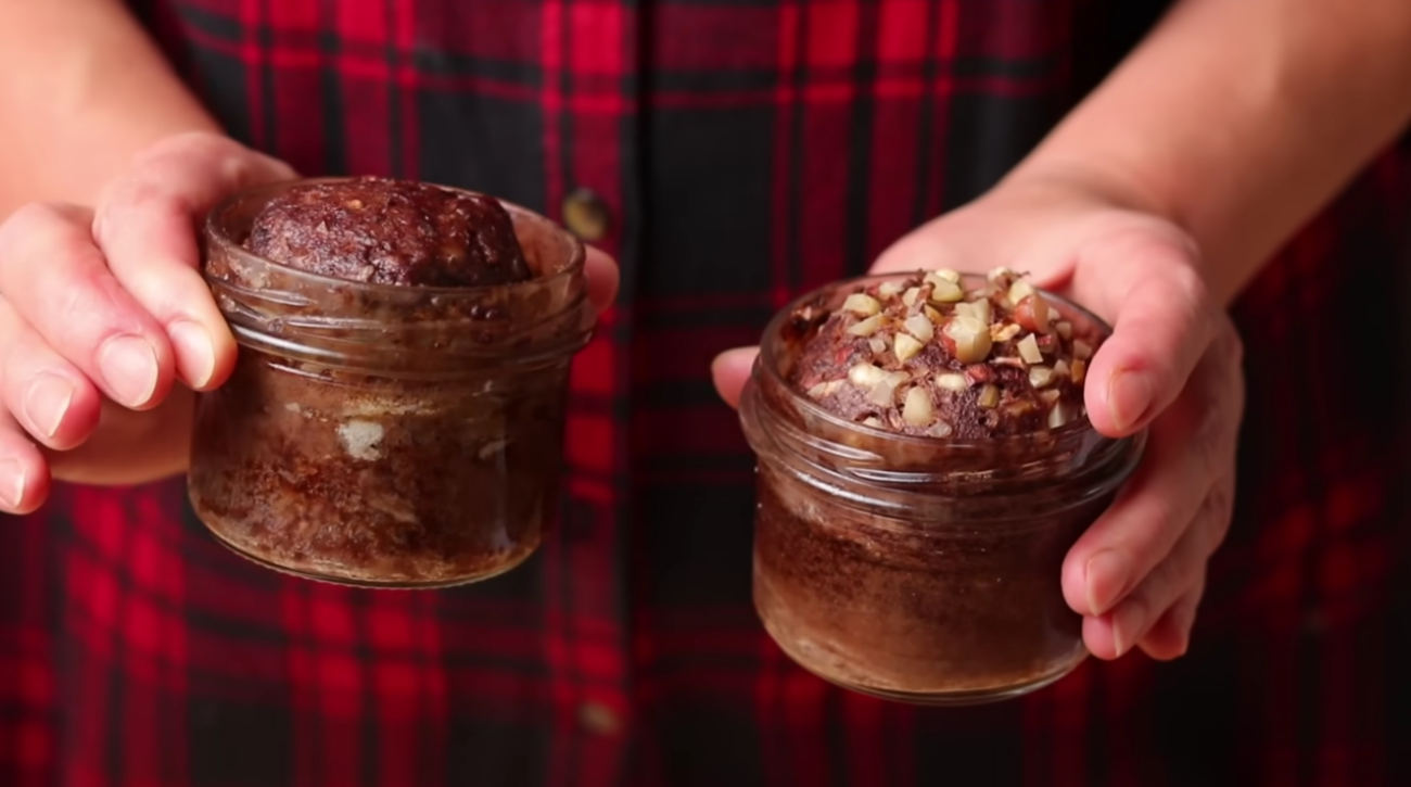 Рецепт кексу, який можна легко приготувати без міксера, світла та духовки