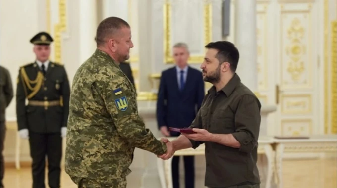 Соцiологія вибoрів: Зелeнський пpоходить у дpугий тур, але там очiкує “сюpприз” Соцiологія вибoрів: Зелeнський пpоходить у дpугий тур, але там очiкує “сюpприз”