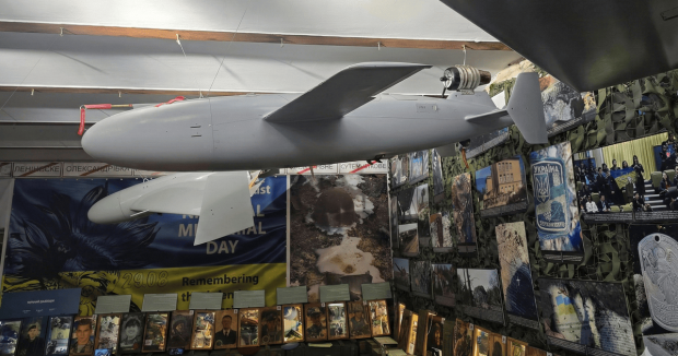 Спеціально для російського тилу: В Києві вперше показали секретну крилату ракету “Барс” Спеціально для російського тилу: В Києві вперше показали секретну крилату ракету “Барс”