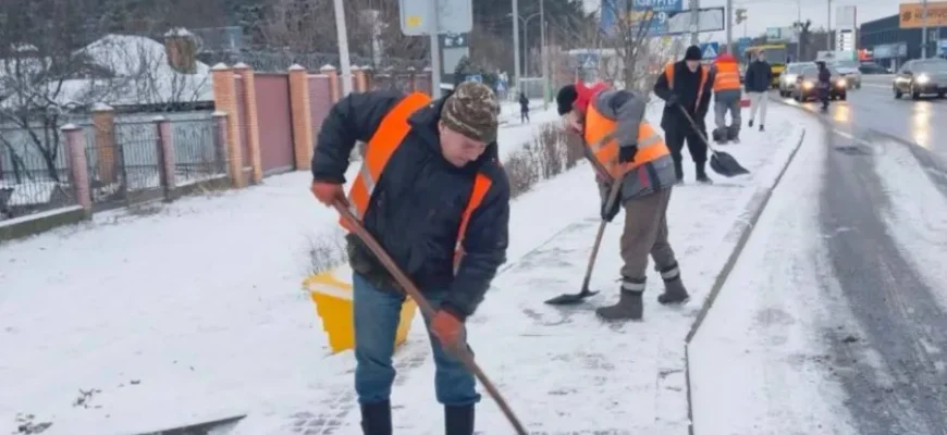 Україну накрив потужний снігопад: хуртовини, ожеледиця і сильний вітер Україну накрив потужний снігопад: хуртовини, ожеледиця і сильний вітер