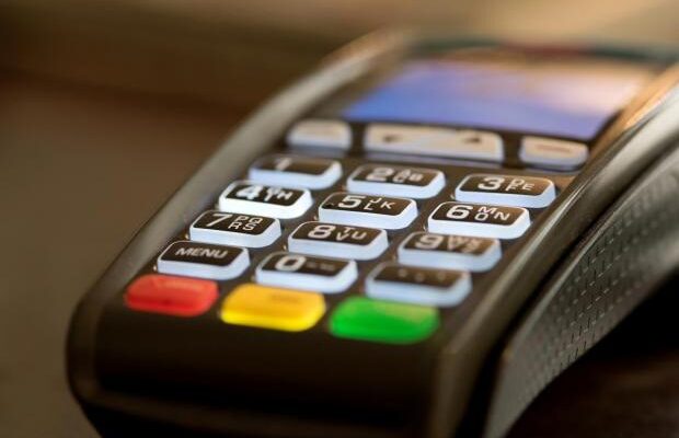 Уряд дозволив деяким ФОПам не використовувати платіжні термінали Уряд дозволив деяким ФОПам не використовувати платіжні термінали