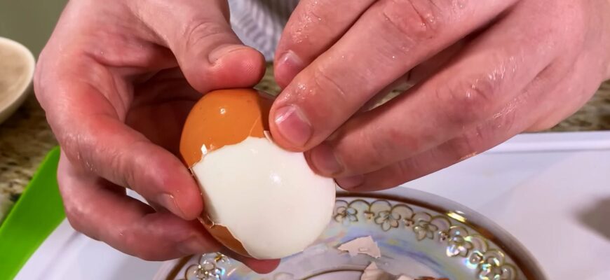 На всі свята варю яйця лише таким методом: не тріскаються, гарно чистяться, білок завжди ідеальний На всі свята варю яйця лише таким методом: не тріскаються, гарно чистяться, білок завжди ідеальний