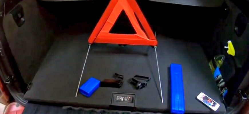 З 1 січня скасовується: чим замінять трикутний знак аварійної зупинки З 1 січня скасовується: чим замінять трикутний знак аварійної зупинки