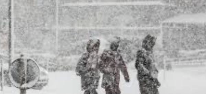 Сніг, ожеледиця і шквали на Заході: синоптики закликають бути надзвичайно обережними… Сніг, ожеледиця і шквали на Заході: синоптики закликають бути надзвичайно обережними…