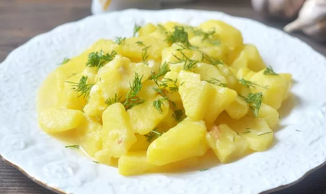 Тушкована у молоці картопля з м’ясом: рецепт забутої страви Тушкована у молоці картопля з м’ясом: рецепт забутої страви