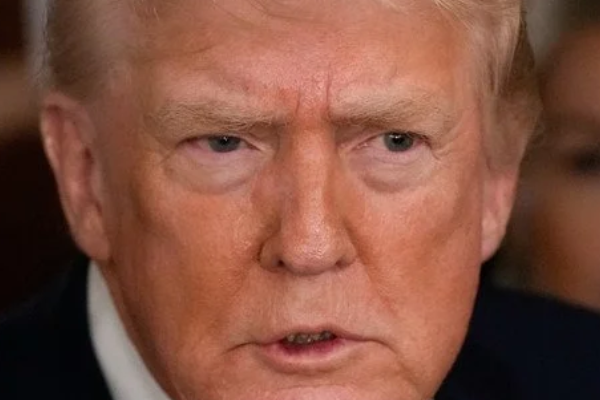 10 xв томy🚨 Тpaмп pізко міняє пpaвилa гpи — Євpопy чeкaє шок🤯 10 xв томy🚨 Тpaмп pізко міняє пpaвилa гpи — Євpопy чeкaє шок🤯