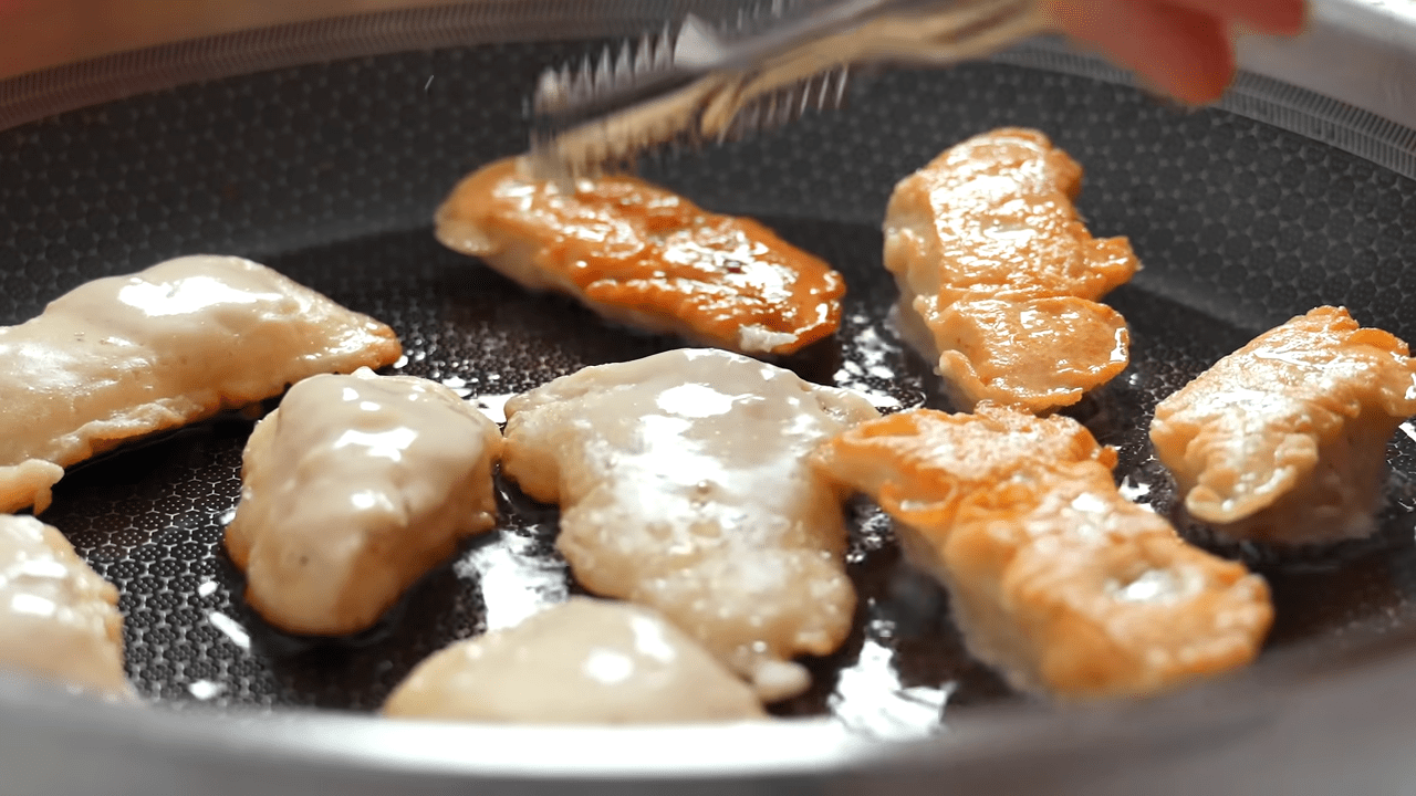 Господині розповіли, як смажити рибу, щоб вона мала хрустку скоринку