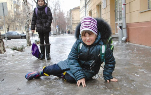 У Києві льодяний колапс: негода повалила дерева, трамваї та тролейбуси затримуються У Києві льодяний колапс: негода повалила дерева, трамваї та тролейбуси затримуються