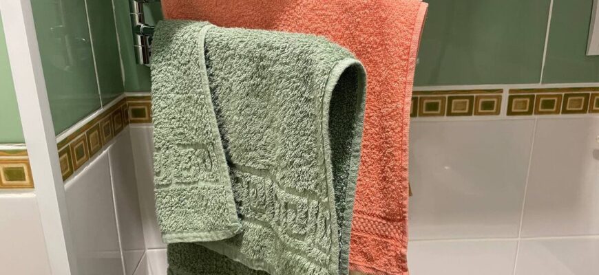 Рушники білі 10 років – сусідка спитала секрет: намилила на ніч господарським милом, вранці додала “це” Рушники білі 10 років – сусідка спитала секрет: намилила на ніч господарським милом, вранці додала “це”