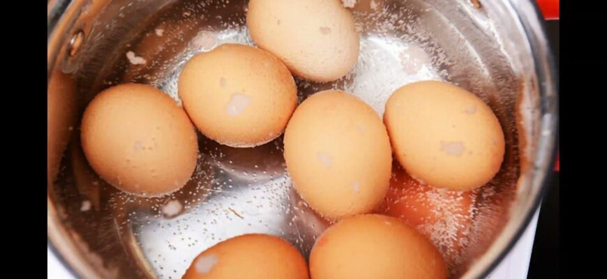 Білок буде твердим, жовток – ідеальної консистенції, і чиститься легко: скільки варити яйця Білок буде твердим, жовток – ідеальної консистенції, і чиститься легко: скільки варити яйця