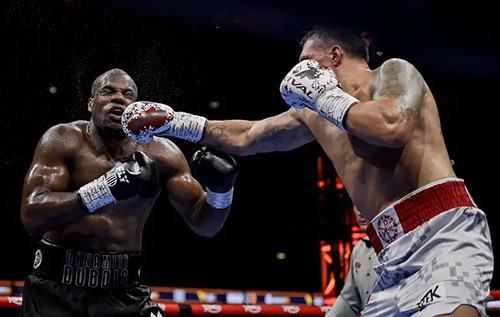 Нокаут у виконанні Усика претендує на звання найкращого в боксі за підсумками 2025 року. ВІДЕО Нокаут у виконанні Усика претендує на звання найкращого в боксі за підсумками 2025 року. ВІДЕО