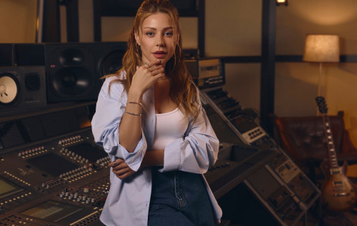 Тіна Кароль вибачилась за пісню про відсутність світла і тепла. ВІДЕО Тіна Кароль вибачилась за пісню про відсутність світла і тепла. ВІДЕО