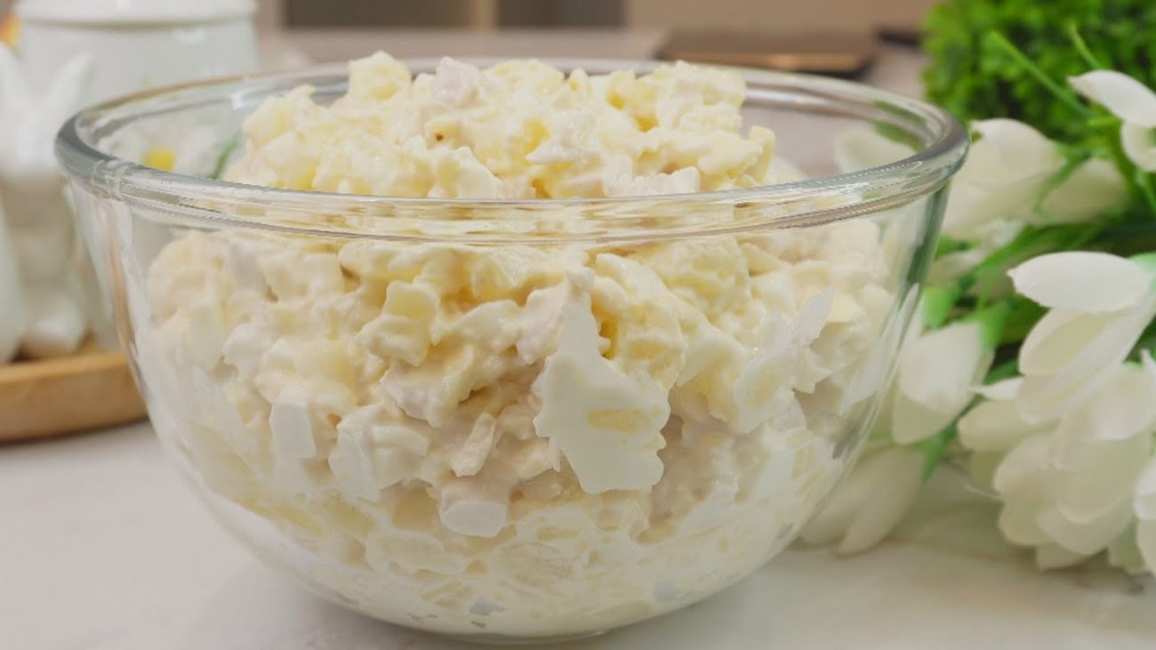 Кулінари поділились рецептом найніжнішого салату під назвою Сніжинка