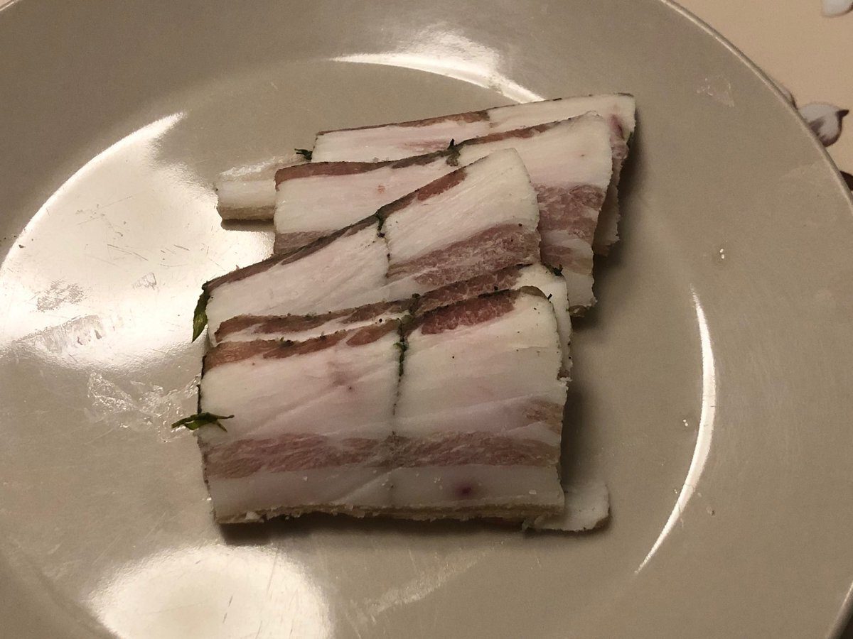 Експерти розповіли, як обирати сало на базарі, аби бути впевненим в якості та смаку