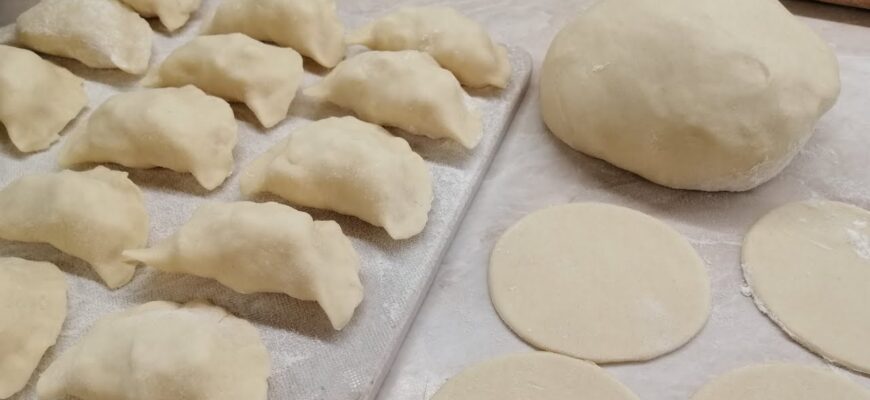 1 секрет, і тісто на вареники й пельмені ідеальне – таке тонке й ніжне: рецепт 1 секрет, і тісто на вареники й пельмені ідеальне – таке тонке й ніжне: рецепт