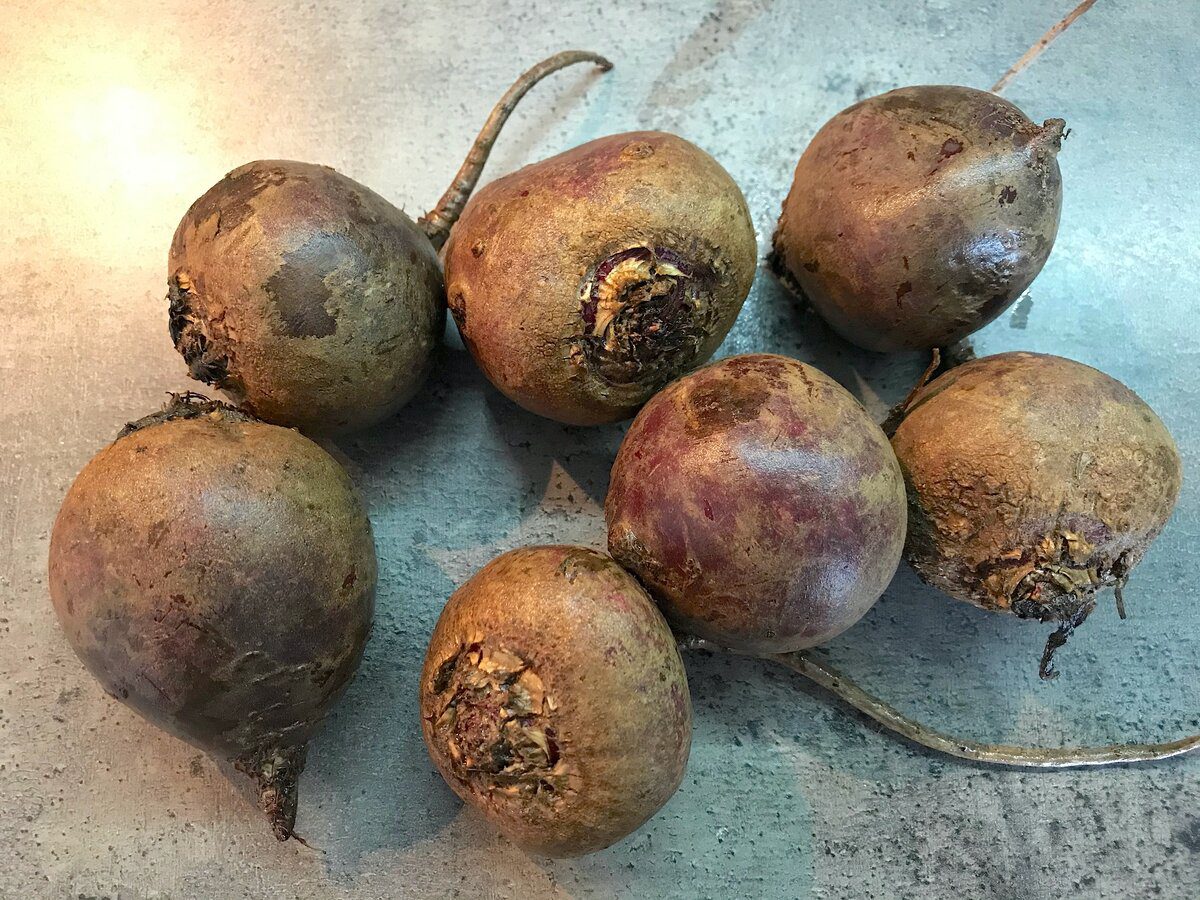 Експерти порадили простий лайфхак, який допоможе зварити буряк без втрати його кольору