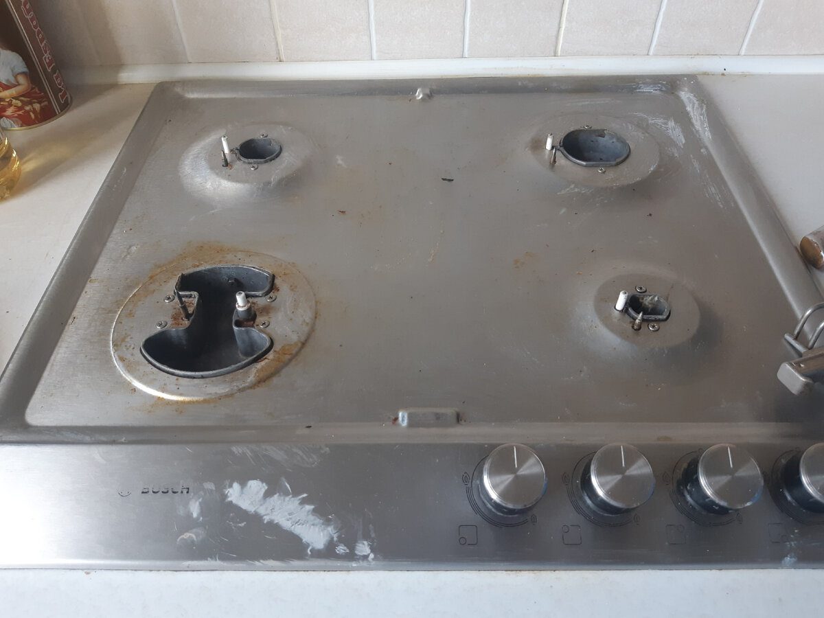 Господині порадили простий спосіб, який допоможе очистити стару плиту від жиру та бруду