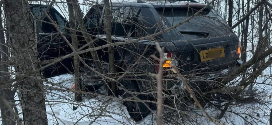 “Шок на кордоні! Range Rover прорвався до Румунії та збив прикордонника — подробиці” “Шок на кордоні! Range Rover прорвався до Румунії та збив прикордонника — подробиці”