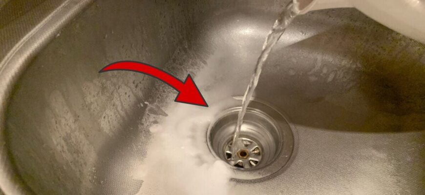 Кидаю по 1 ложці в злив перед сном – зранку жодного “смороду”: працює краще за “Крота” Кидаю по 1 ложці в злив перед сном – зранку жодного “смороду”: працює краще за “Крота”