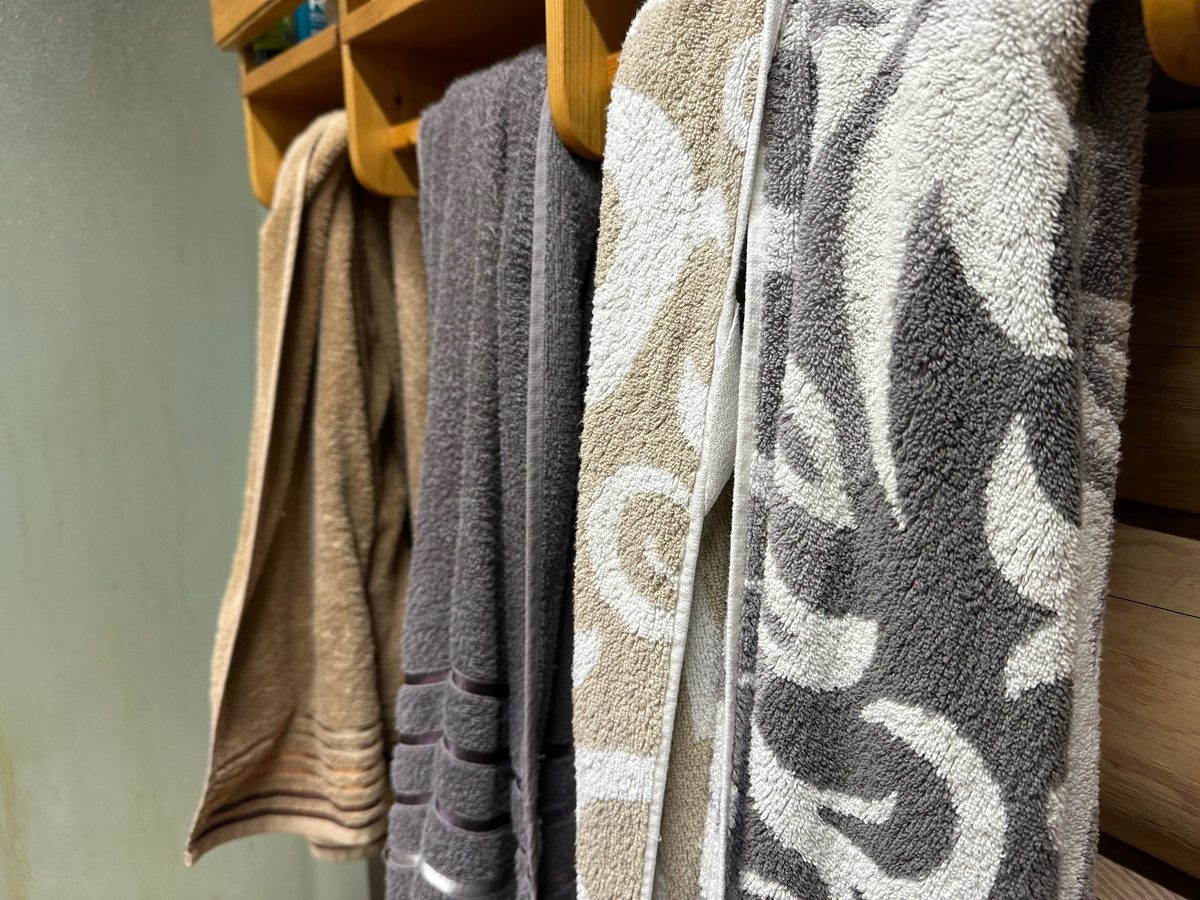 Господині розповіли, як вивести затхлий запах із рушників сіллю