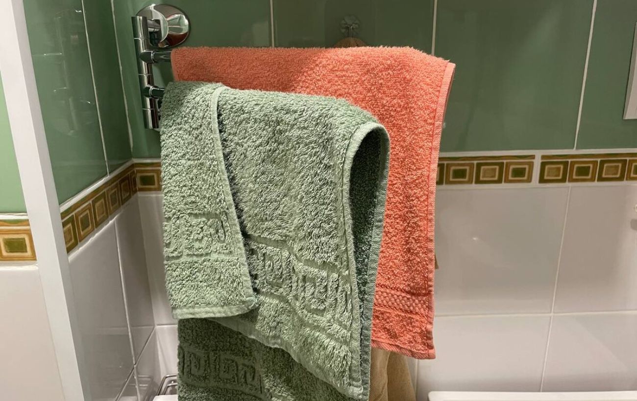 Господині розповіли, як вивести затхлий запах із рушників сіллю