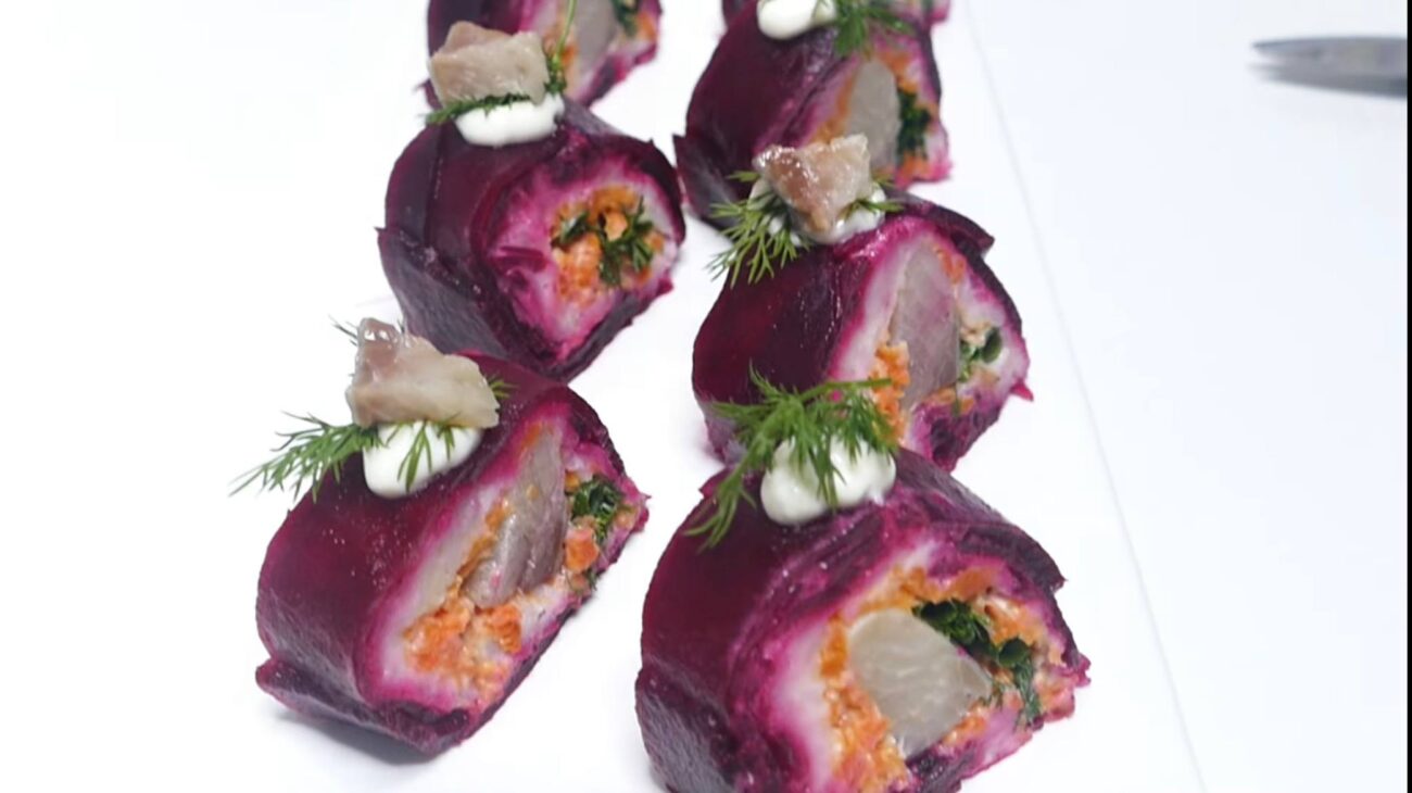 Кулінари поділилися рецептом дуже смачних ролів із оселедцем