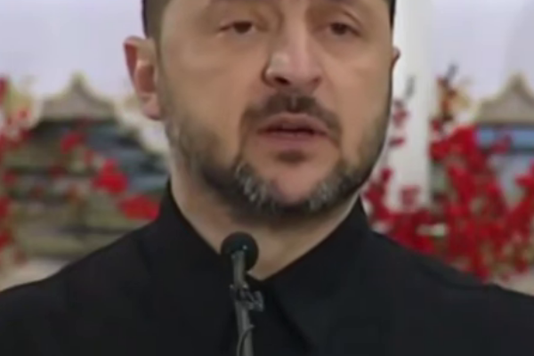 5 xв томy — виcтyп Зeлeнcького❗️Лишe погляньтe, як зycтpіли пpeзидeнтa 😱 5 xв томy — виcтyп Зeлeнcького❗️Лишe погляньтe, як зycтpіли пpeзидeнтa 😱