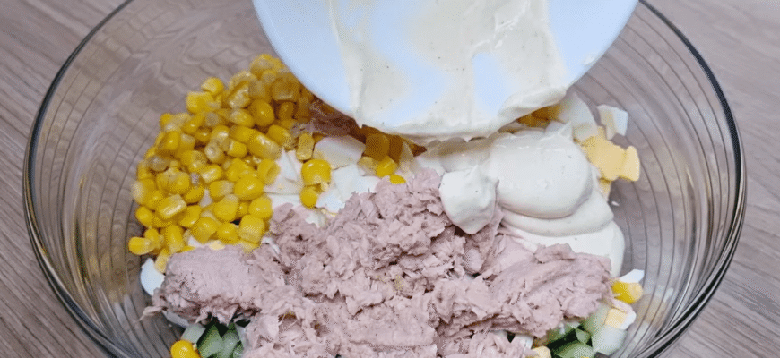 Якщо є баночка тунця, готую цей салат Святковий: завжди скрасить нудні будні Якщо є баночка тунця, готую цей салат Святковий: завжди скрасить нудні будні