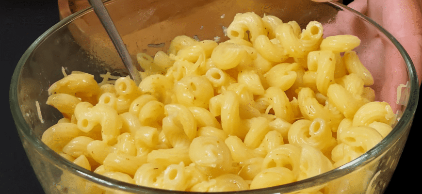 Тепер готую макарони не так, як усі: у каструлю води – 1 ложка, але не олії. Вермішель не злипається Тепер готую макарони не так, як усі: у каструлю води – 1 ложка, але не олії. Вермішель не злипається