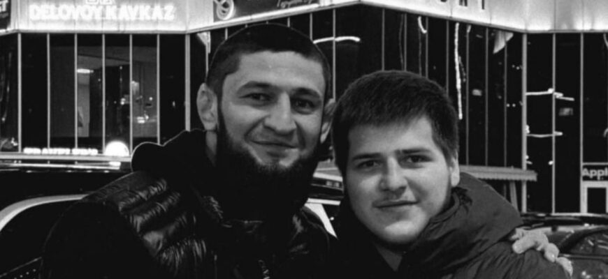 Боєць UFC Чимаєв опублікував чорно-біле фото із сином Кадирова після чуток про аварію Боєць UFC Чимаєв опублікував чорно-біле фото із сином Кадирова після чуток про аварію