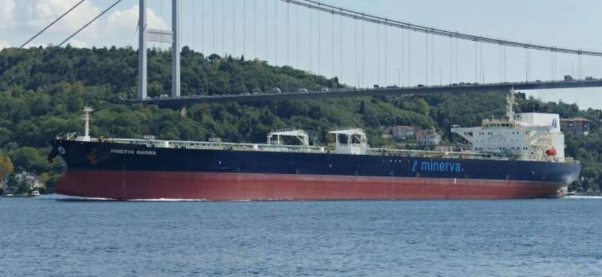 США захопили п’ятий танкер “тіньового флоту”: кадри облетіли мережу США захопили п’ятий танкер “тіньового флоту”: кадри облетіли мережу