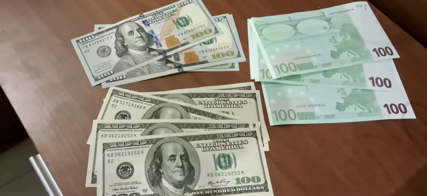 Долар по 43.3, а євро – майже 51 грн: новий курс валют збиває з ніг Долар по 43.3, а євро – майже 51 грн: новий курс валют збиває з ніг