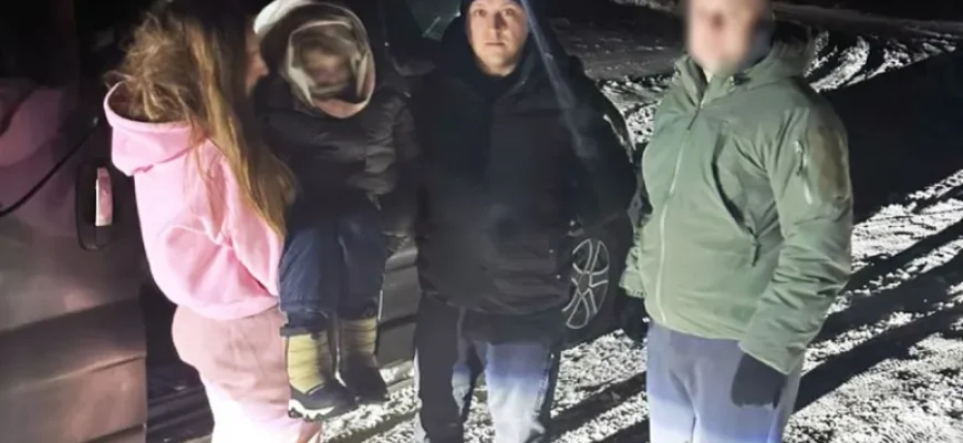 Хлопчика, який ледь не замерз у лісі, знайшли живим на Хмельниччині Хлопчика, який ледь не замерз у лісі, знайшли живим на Хмельниччині