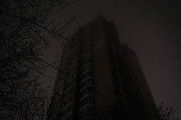 Швидкість охолодження будівлі залежить не лише від матеріалів, товщини стін та утеплення, а й від зовнішніх факторів / © Associated Press