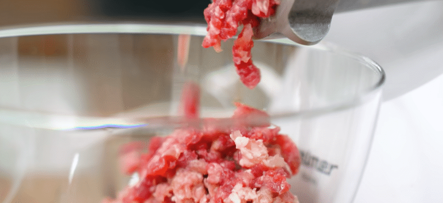 Чоловіка за вуха не відтягнеш: ці курячі фрикадельки у вершково-часниковому соусі на 100 балів Чоловіка за вуха не відтягнеш: ці курячі фрикадельки у вершково-часниковому соусі на 100 балів