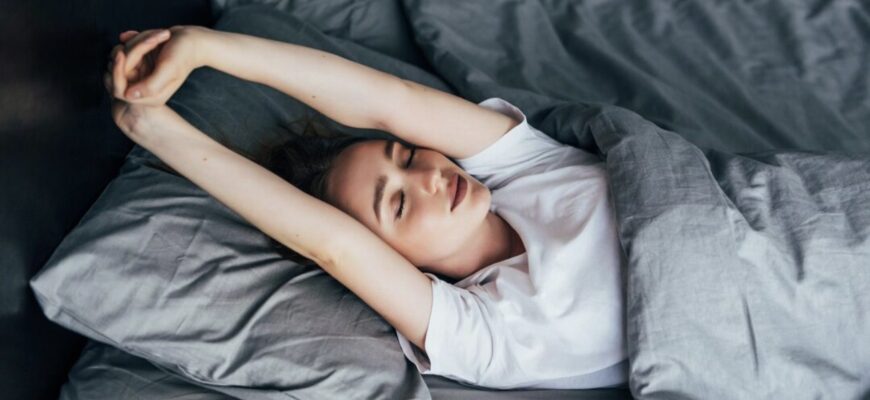 Не могла заснути через холодні ноги: поклала під ковдру 1 “штучку” – тепло тримає до самого ранку Не могла заснути через холодні ноги: поклала під ковдру 1 “штучку” – тепло тримає до самого ранку